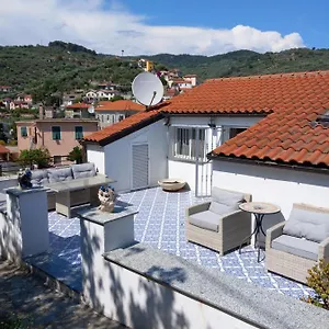 Mansarda Con Terrazza A Diano Appartamento